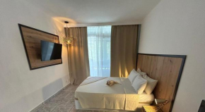 Hand Made Suite